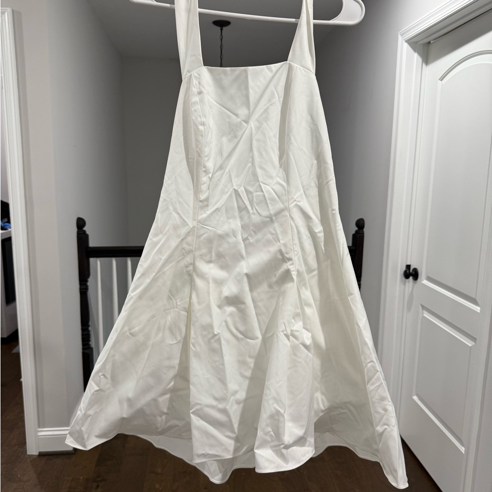 Elegant White Sleeveless Dress